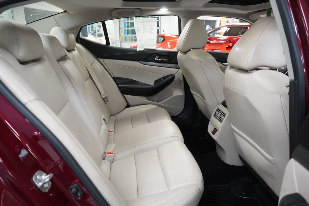 Used 2018 Nissan Maxima 3.5 SL FWD image 31