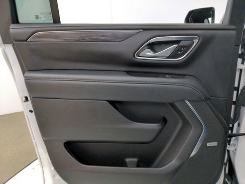 Used 2022 GMC Yukon XL SLT w/ SLT Premium Package image 32