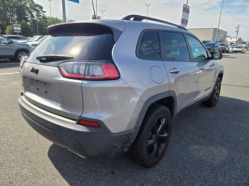 Used 2019 Jeep Cherokee Latitude Plus AWD/4WD image 5