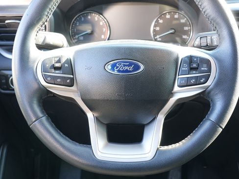 Used 2023 Ford Explorer XLT image 28