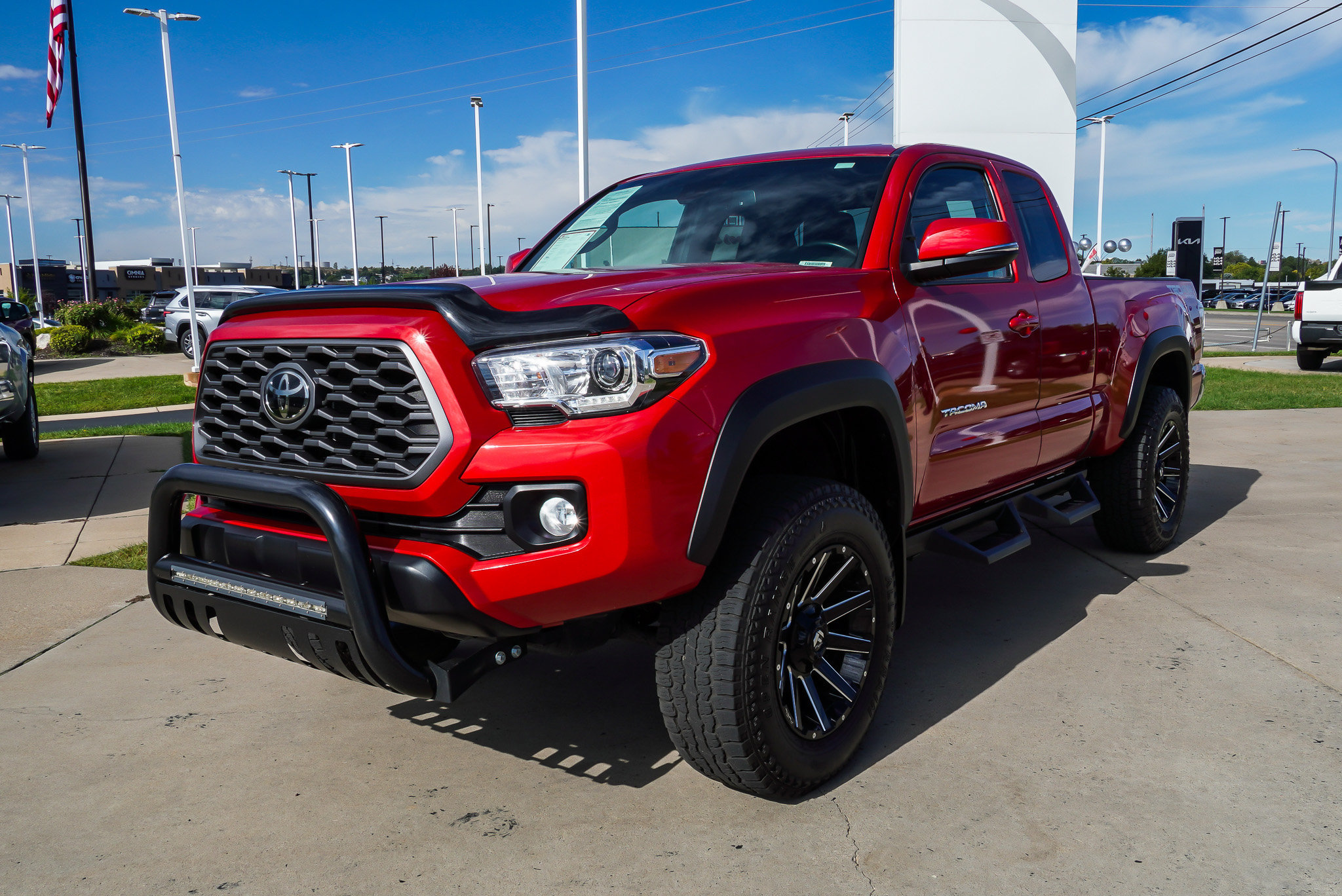 Certified 2022 Toyota Tacoma TRD Off-Road AWD/4WD image 4