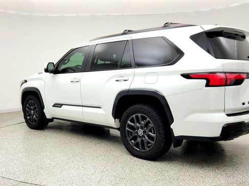 Used 2024 Toyota Sequoia Platinum AWD/4WD image 7