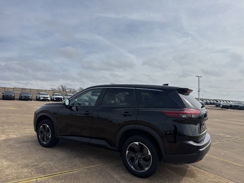 Certified 2025 Nissan Rogue SV image 18