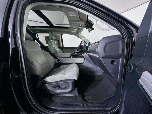 Used 2025 Ford Expedition Active AWD/4WD image 34