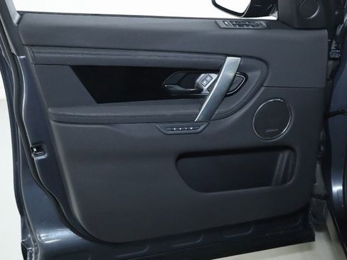 Used 2025 Land Rover Discovery Sport S image 31