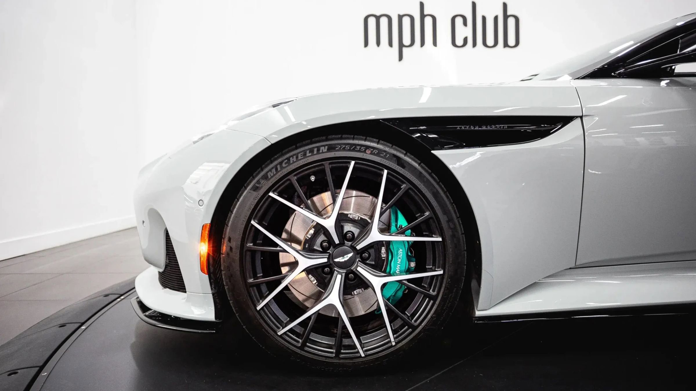 Used 2024 Aston Martin DB12 Convertible RWD image 24