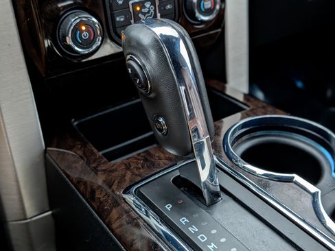 Used 2014 Ford F150 Platinum image 18