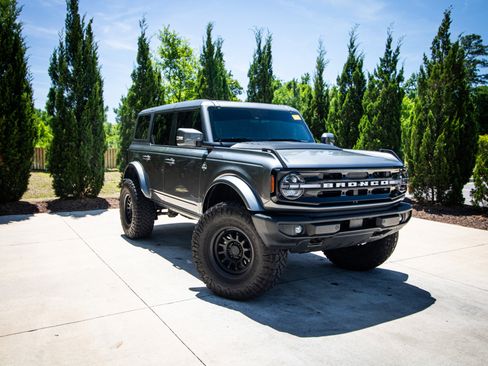 Used 2024 Ford Bronco Outer Banks AWD/4WD image 2