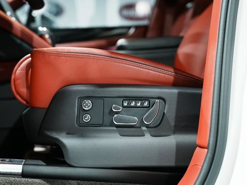 Used 2022 Bentley Bentayga Speed image 38