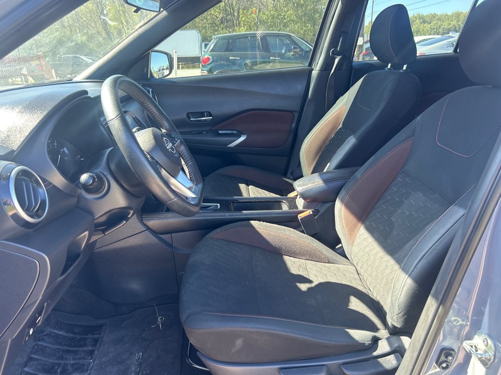 Used 2023 Nissan Kicks SR FWD image 8