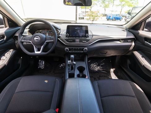 Used 2025 Nissan Altima 2.5 SV FWD image 13