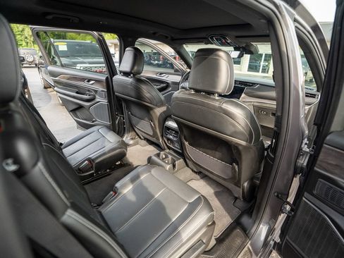 Used 2023 Jeep Grand Cherokee L Overland AWD/4WD image 15