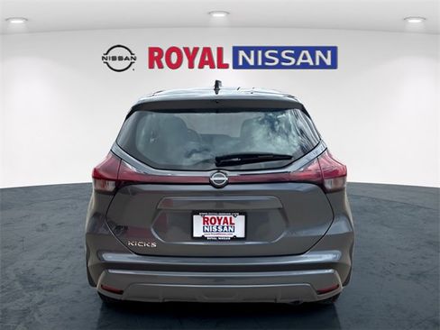 Used 2025 Nissan Kicks Play S image 6