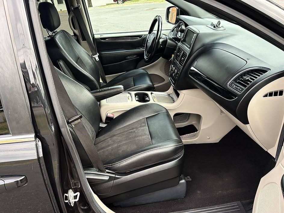 Used 2019 Dodge Grand Caravan SXT FWD image 32
