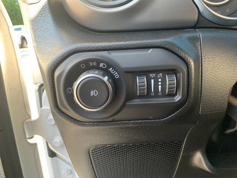Used 2022 Jeep Wrangler Unlimited Sport AWD/4WD image 25