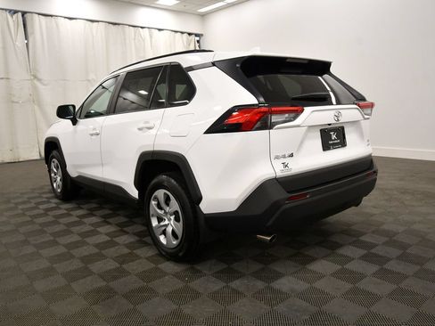 Used 2021 Toyota RAV4 LE AWD/4WD image 5