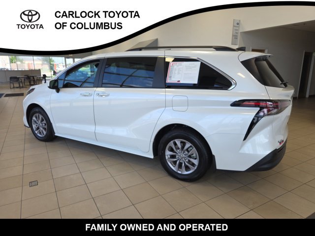 Used 2026 Toyota Sienna XLE FWD image 10