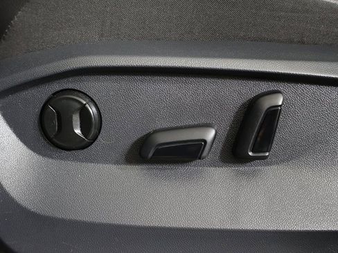 Used 2022 Volkswagen Tiguan SE R-Line image 33