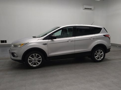 Used 2017 Ford Escape SE image 2