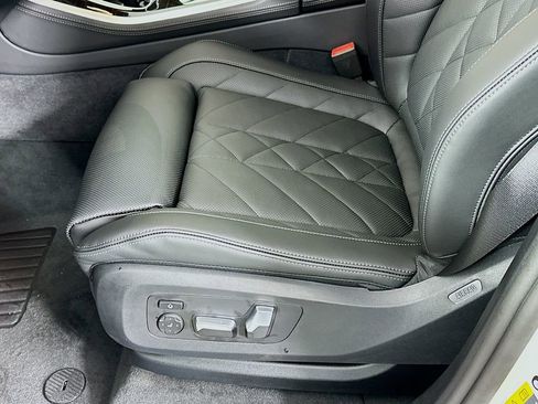 Used 2025 BMW X5 xDrive50e image 24