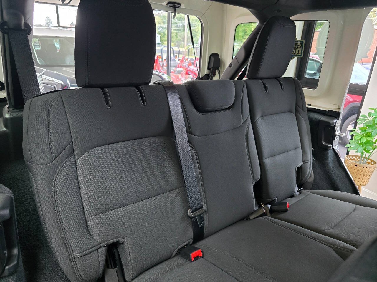 Used 2022 Jeep Wrangler Unlimited Sport AWD/4WD image 24