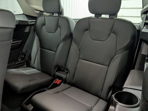 Used 2025 Volvo XC90 B6 Plus image 11