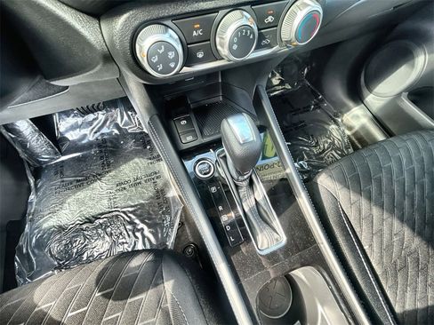 Used 2024 Nissan Kicks SV image 25