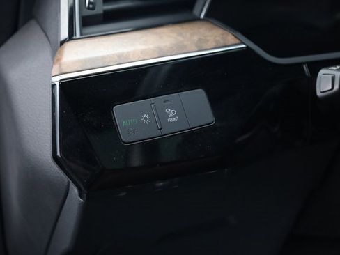 Used 2022 Audi e-tron Premium image 14