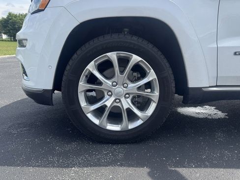 Used 2018 Jeep Cherokee Latitude Plus w/ Cold Weather Group image 32