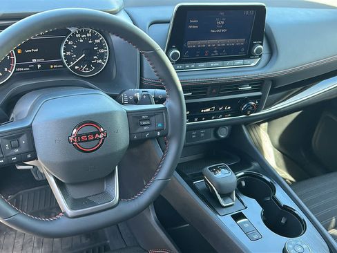 Used 2025 Nissan Rogue SV AWD/4WD image 10