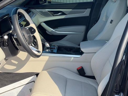 Used 2024 Jaguar XF R-Dynamic SE image 19