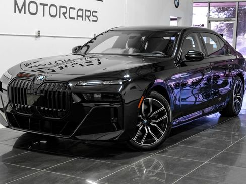 Used 2023 BMW i7 xDrive60 AWD/4WD image 6