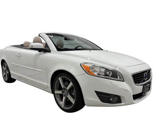 Used 2011 Volvo C70 T5 w/ Multimedia Pkg image 2