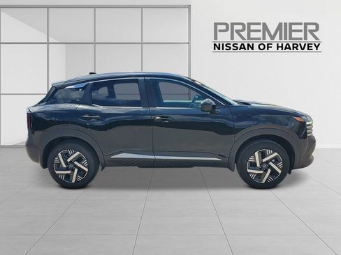 New 2026 Nissan Kicks SV w/ SV Premium Package FWD image 3