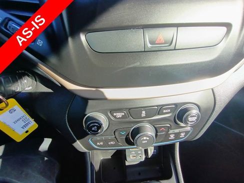 Used 2016 Jeep Cherokee Sport w/ Cold Weather Group FWD image 23