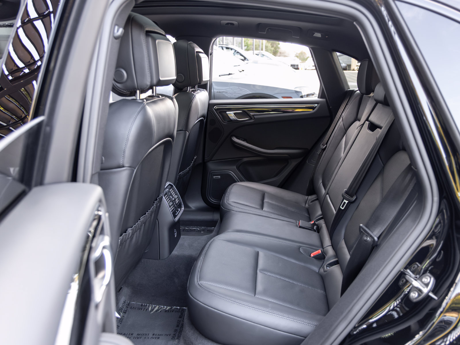 Certified 2025 Porsche Macan Turbo AWD/4WD image 53