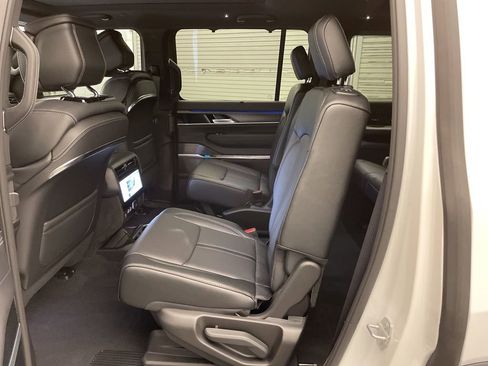 New 2026 Jeep Grand Wagoneer Summit AWD/4WD image 20