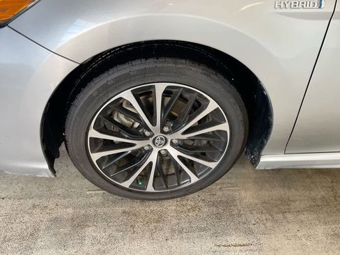 Used 2020 Toyota Camry SE image 10