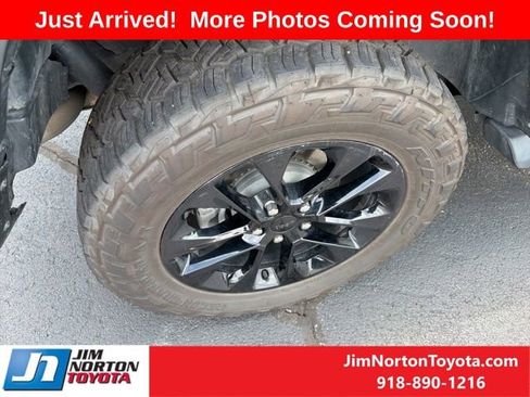 Used 2022 Jeep Wrangler Unlimited Sahara AWD/4WD image 8