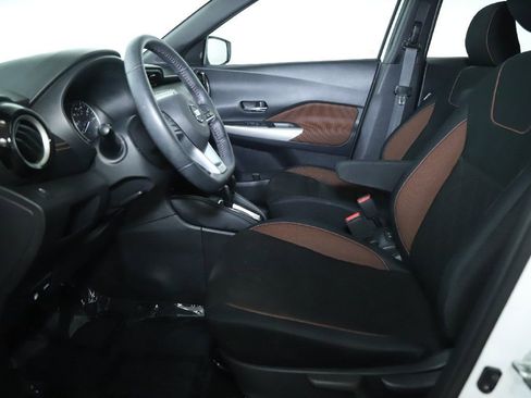 Used 2019 Nissan Kicks SR FWD image 18