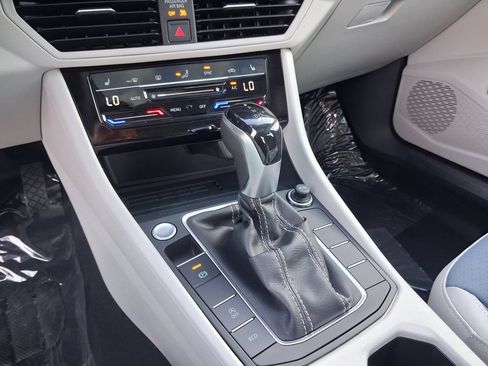 New 2026 Volkswagen Jetta SE FWD image 10