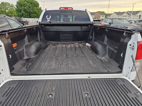Used 2010 Toyota Tundra 4x4 Double Cab image 6