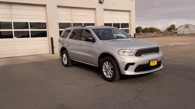 Used 2024 Dodge Durango SXT w/ 3rd Row Seating Group AWD/4WD image 2