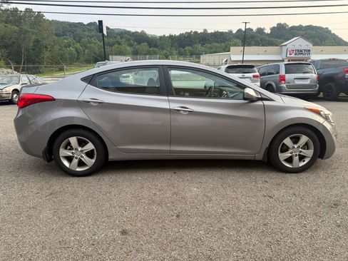 Used 2013 Hyundai Elantra GLS w/ Preferred Pkg FWD image 4