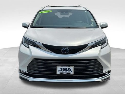 Used 2024 Toyota Sienna Limited AWD/4WD image 24
