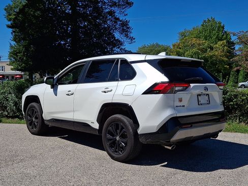 Used 2022 Toyota RAV4 SE w/ Convenience Package AWD/4WD image 4