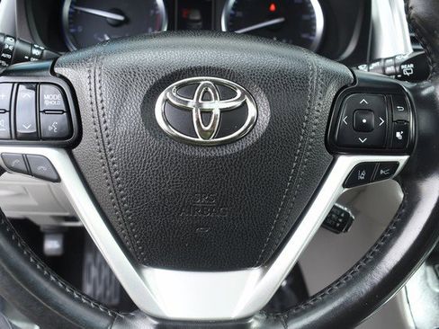 Used 2019 Toyota Highlander XLE w/ Carpet Mat Package (TMS) image 31