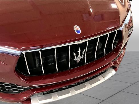 Used 2017 Maserati Levante S AWD/4WD image 33