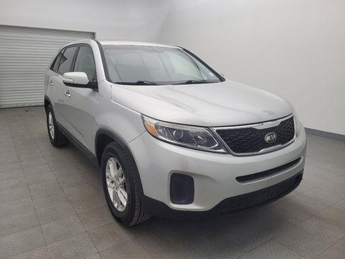 Used 2015 Kia Sorento LX image 13
