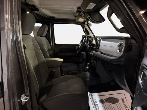 Used 2025 Jeep Wrangler Unlimited Sahara image 26